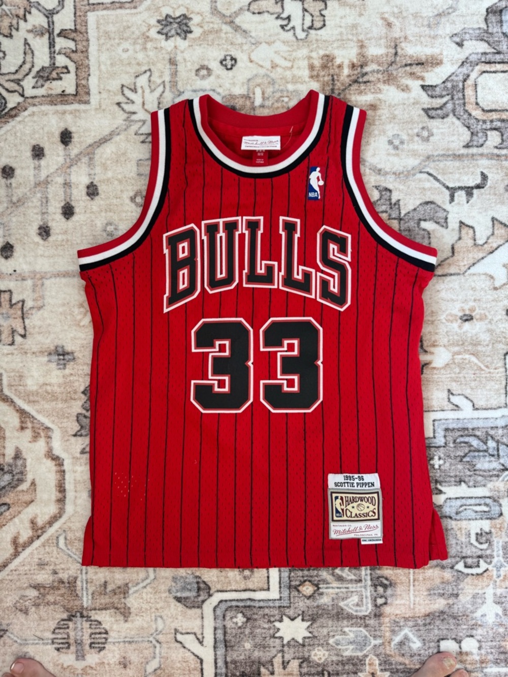 Mitchell & Ness Bulls #33 Scottie Pippen Red Pinstripe Jersey HWC, kids med